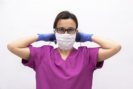 具有吸引力的女医生或护士涂戴保面罩从业者吸引人的图片
