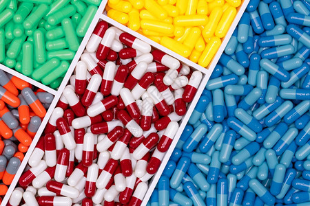 卫生保健反抗康塑料托盘中彩色胶囊丸的顶部视图制药业医疗保健和药物生产剂学概念维生素和补充剂胶囊亮色图片