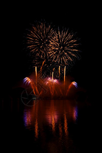 庆祝焰火布尔诺水坝上美丽的彩色烟花国际比赛IgnisBrunensisBrno捷克欧洲狂欢图片