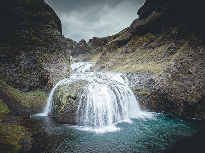 肮脏的瀑布Stjornarfoss瀑布靠近KirkjubjarklausturKleifar或简称Klaustur冰岛塞里雅兰瀑图片