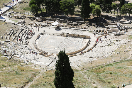 历史发光的毁了希腊雅典Acroopolis的迪奥尼索斯剧院图片