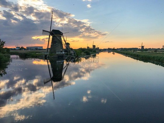 优质的磨地点教科文组织世界遗产场址即著名的Kinderdijk运河风车景图片