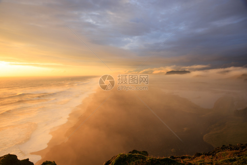 苔藓典型的冰岛Snaefellsnes半岛Arnarstapi地区的典型冰岛日出落悬崖景观海岸线图片