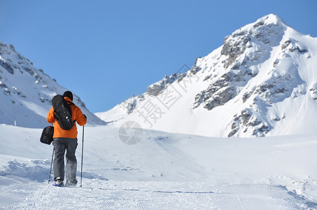 冬季雪山徒步图片