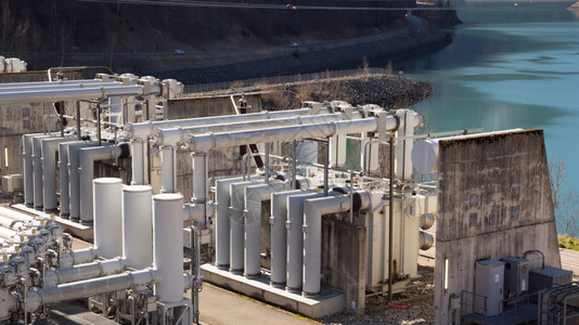 生态工程韦尔尼湖下层水库是法国最大的水电站是法国最大的水电站景观图片