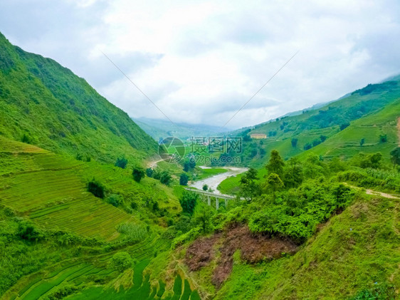 爬坡道乡村的部落越南北山SapaChapa附近的老挝稻田越南泰图片