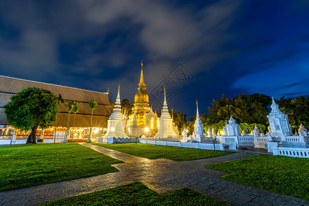 WatSuanDok是日落天空的佛教寺庙是泰国清迈的主要旅游景点艺术暮宝塔图片