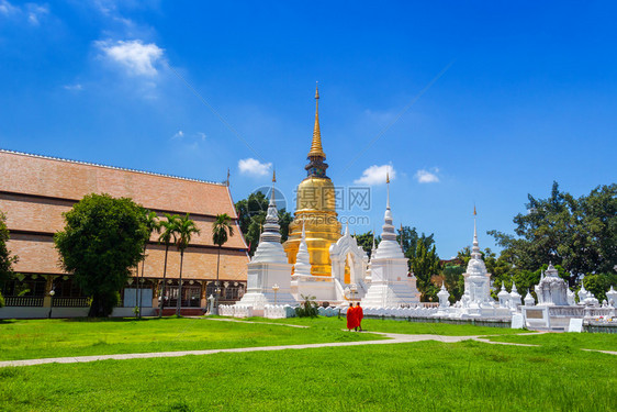 蓝色的WatSuanDok是一座佛教寺庙是泰国清迈的主要旅游景点亚洲古董图片