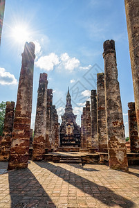 宗教泰国苏霍历史公园SukhothaiStrealPark的寺庙是一个古老的城市是泰国苏霍省的著名地标在WatMaha阳光明耀的图片