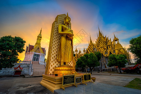 日出泰国PHITSANULOK泰国20年9月15日在泰语TempThaiLongWest的Buddha雕像WatChanWest图片