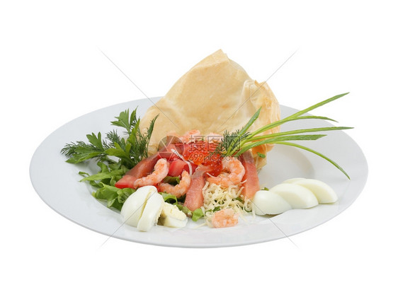 蔬菜孤立背景的鲑鱼沙拉虾和红子酱霍鲁任科餐厅图片