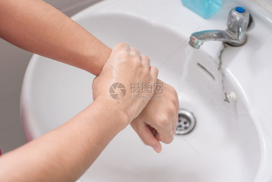 洗涤健康防止新科罗纳或疾Covid19抗菌个人卫生和保健概念用液肥皂洗手第7步擦湿和干洗互连图片