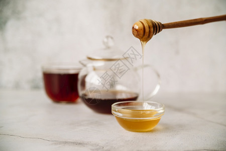 煮熟的茶叶蜂蜜前观背景模糊高清晰度照片前观茶蜂蜜背景模糊优质照片饼子可口图片
