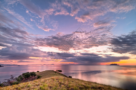 丰富多彩的和平天堂印度尼西亚热带塞拉岛的日落图片