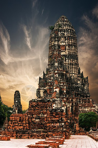 Ayutthaya泰国旅游地貌和目的古老佛教寺庙废墟位于日落天空下ChaiWatthanaram寺庙Ayutthaya高棉精神景图片