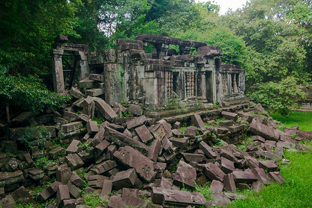 地点老的彭马拉城堡过去倒塌的高棉国度佛教徒图片
