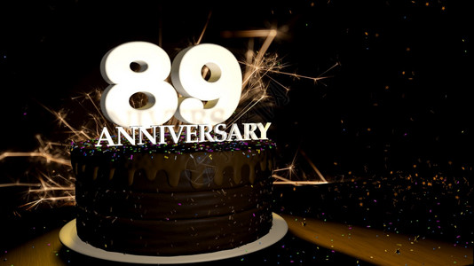 89周年圆形巧克力蛋糕装饰着蓝色红黄和绿的拖车在木制桌上标有白色数字而木制桌子上有人为火的背景和星彩色拖车倒在3D桌上纪念杯贺卡图片