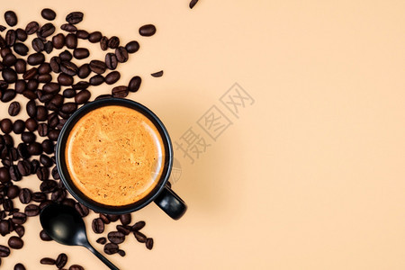一杯咖啡加红树和豆一份糊面桃子颜色背景创意布局早餐概念上观平铺最佳意大利语浓咖啡图片