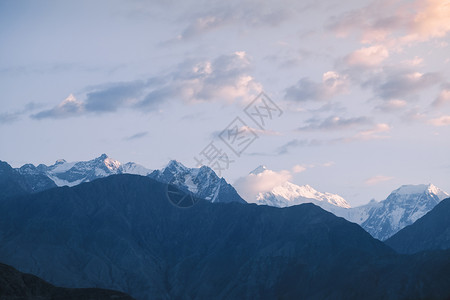 山暮假期从巴基斯坦吉尔特俾提斯坦GilgitBaltistan的Jutial图片