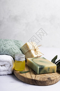 松树有香味的带毛巾肥皂装饰风格图片
