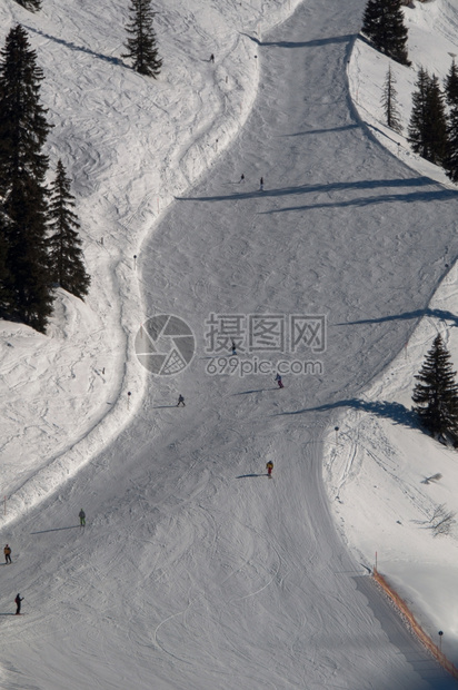 冬季雪地风光图片