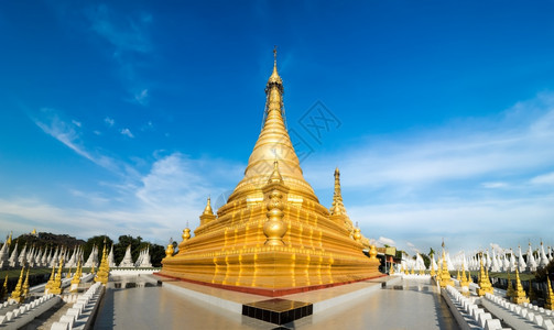户外在缅甸曼德勒Mandalay缅甸三幅图景和目的地佛教寺庙令人惊叹的建筑三个图象全景一是Mangdalay缅甸旅行惊人的图片