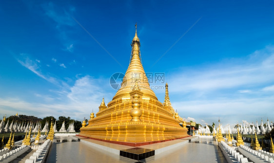 户外在缅甸曼德勒Mandalay缅甸三幅图景和目的地佛教寺庙令人惊叹的建筑三个图象全景一是Mangdalay缅甸旅行惊人的图片