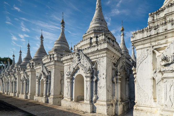 地标天空缅甸曼德勒佛教寺庙令人惊叹的建筑位于缅甸曼德勒Mandalay缅甸旅游地貌和目的奇迹图片