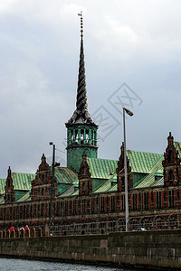 股票屋顶207年5月日丹麦哥本哈根Nyhavn运河证券交易所著名的图片