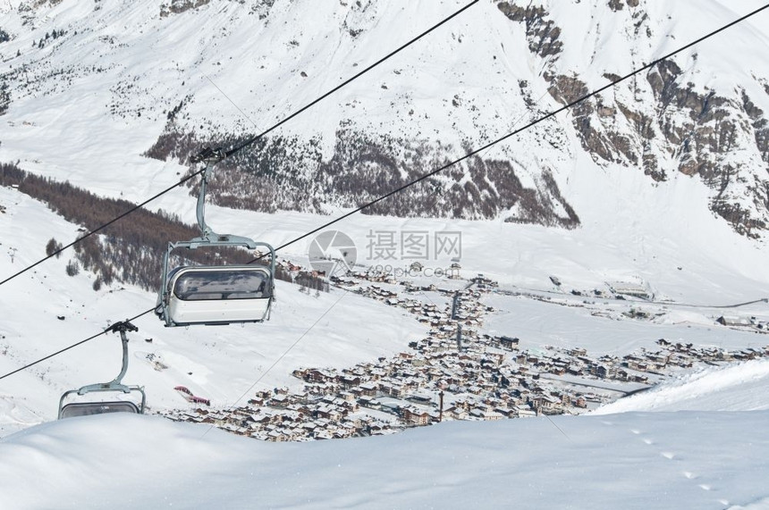 冬季雪地风光图片