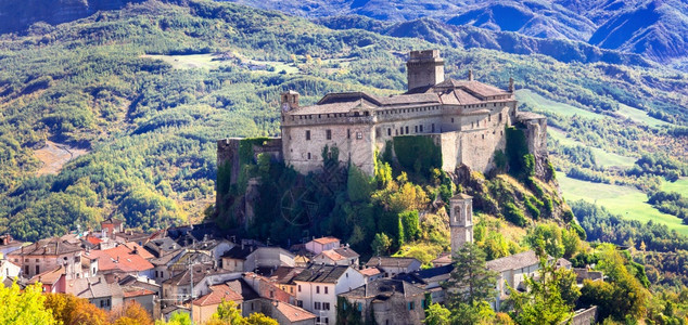 巴迪老的公社意大利帕尔马省Medievela城堡和borgo村borgo图片