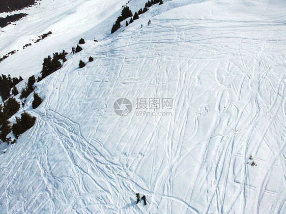 冬季雪地风光图片