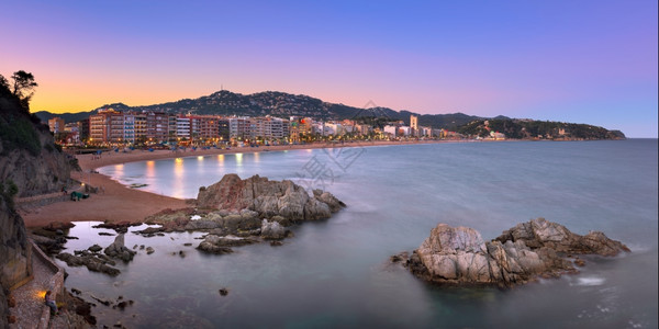 长廊西班牙加泰罗尼亚Mar海滨LloretdeMarSeafront的2016年全景是最受欢迎的CostaBrava度假胜地距巴图片