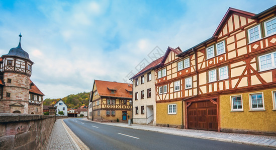 纪念碑教育命令2018年月27日德国图林根的Wasungen市中心图片