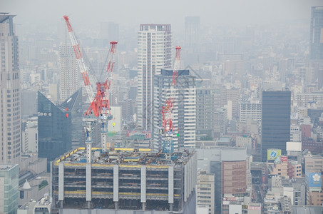 区日本大阪天际在市的雾云天线上之日烟景观图片