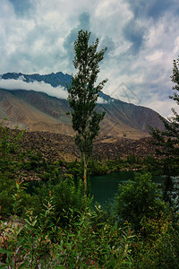 湖蓝色的度假村巴基斯坦GilgitBaltistanSkardu吉尔特Baltistan图片