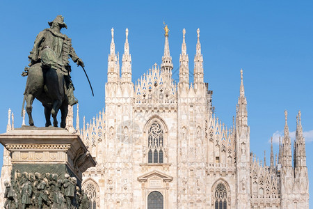 城市的Duomo详情金雕像名字是Madonnina在主顶端和VittorioEmanuale雕像米兰年龄图片