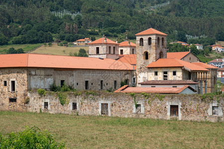 地标户外Cornellana老修道院位于西班牙阿斯图里亚格拉多与萨之间圣地亚哥卡米诺小路的里程碑游客图片