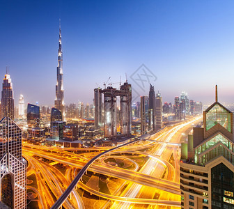 旅行UUBAIUAEFUURUARY16BurjKhalifa是世界上迪拜市下最高建筑迪拜夜天线SheikhZayed路交叉口繁图片