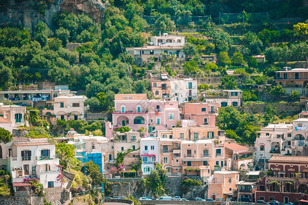 地中海场景干净的美丽舒适村庄在意大利阿马尔菲海岸的山丘上有小房子在意大利山区的美丽老村庄图片
