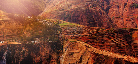 亚洲小麦梯田的景观和富营养丰的表土流失云南农村景点Sopt注重露台古老的农业图片