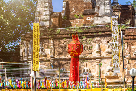 兰纳传统的旅行Lanna灯笼是LoiKrathong或WatChetYot的YiPeng节的北海式灯笼七座寺庙是泰国清迈的主要旅图片