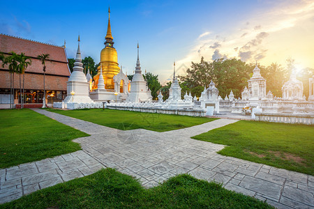 笏金子WatSuanDok是日落天空的佛教寺庙是泰国清迈的主要旅游景点雕塑图片