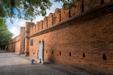 清迈塔佩门喂鸽子质地艺术泰国北部清迈市古城墙最受欢迎的旅游目地和