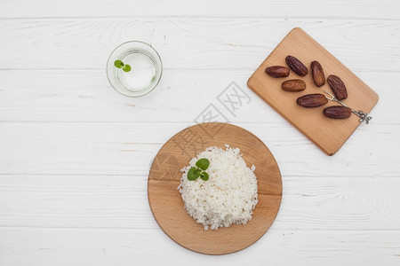 解决和优质的美照片烹饪大米椰子果木桌高品质的美丽照片概念以及高品质的漂亮照片概念锅新鲜的有机图片