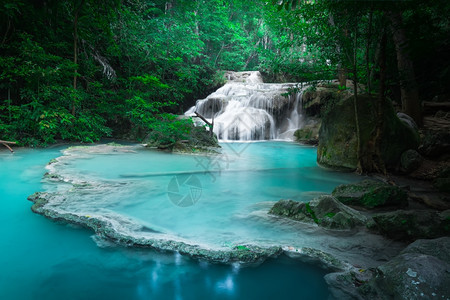 树泰公园Kanchanaburi泰国深热带雨林的Erawan级联瀑布下流的绿水户外旅游图片
