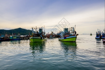 一种渔民在泰国海边城市很受欢迎的事业在泰国海边城市非常受欢迎商业的天空图片
