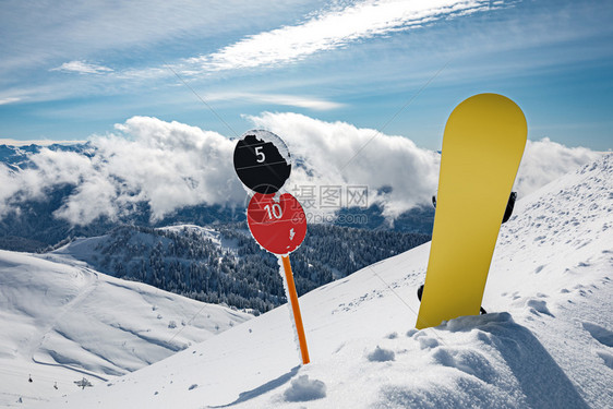 冬季滑雪板图片