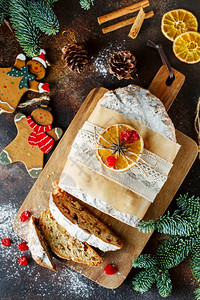 平面板块的成分包括炉树枝圣诞装饰品甜锥橙子干片浆果和香料等分支机构烘烤的躺着图片