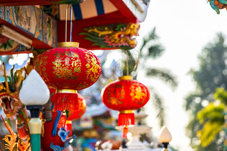 中华圣迹国新年节红灯的装饰古艺术上面写着中文字母上帝保佑是财富祝福的赞美是泰国一个公共场所人们旅游幸运的图片
